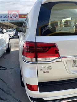 تۆیۆتا لاند کروزەر